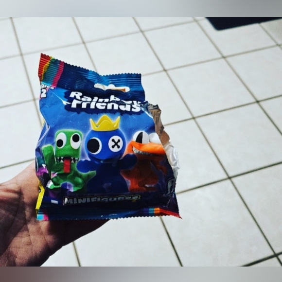 2024 PhatMojo Official Rainbow Friends Mini Figures Series 2 Blue - Picture 7 of 8